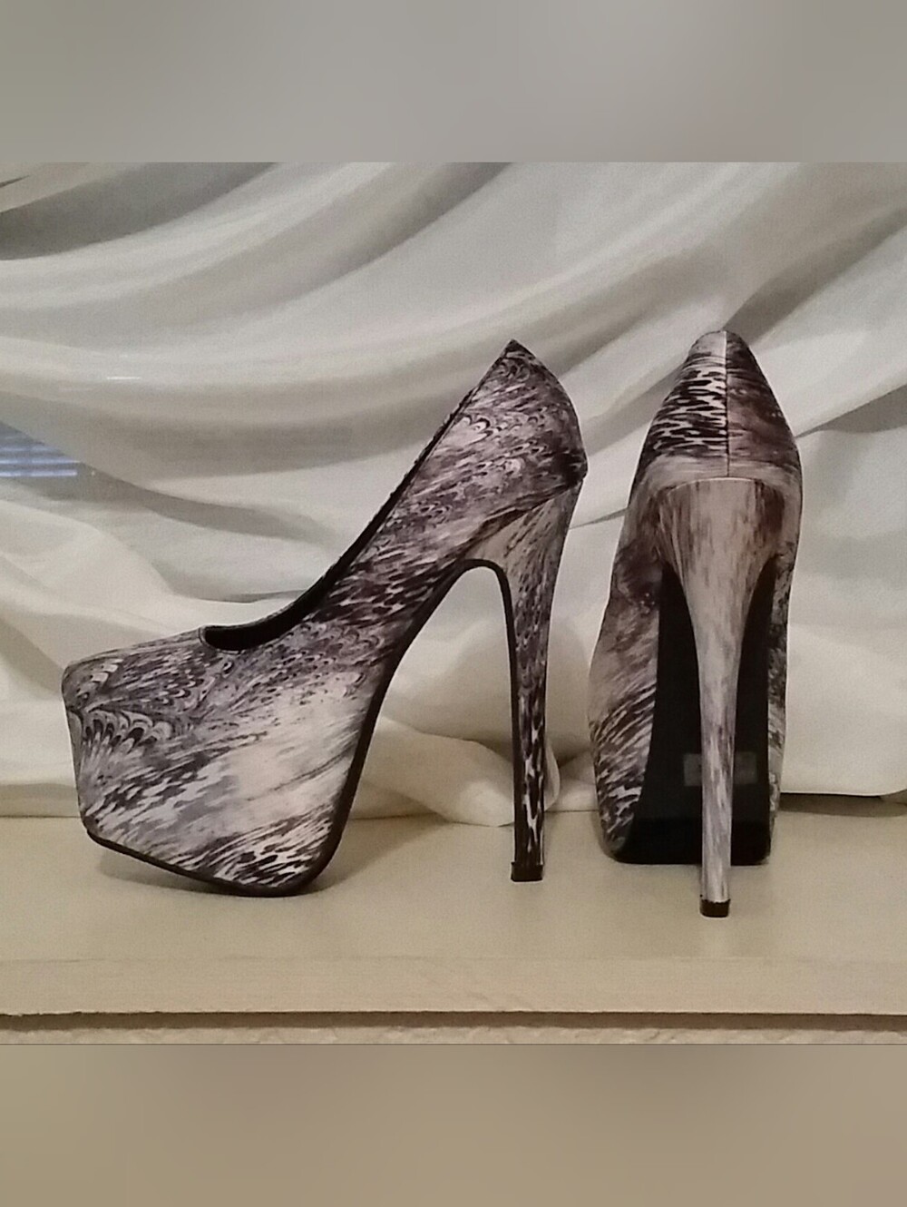 Ami Clubwear Beige and Black Snakeskin Pointed Pump